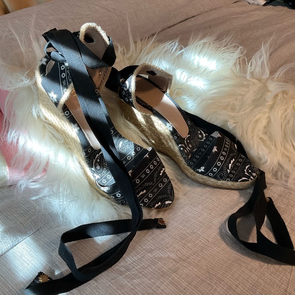 THE STUART WEITZMAN IIIEANA WEDGE BLACK WOVEN FABRIC size 5.5C - Picture 5 of 8